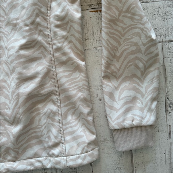 NWOT New Balance Quilted Water and Wind Resistant Warm Jacket 4-Way Stretch - Picture 5 of 13